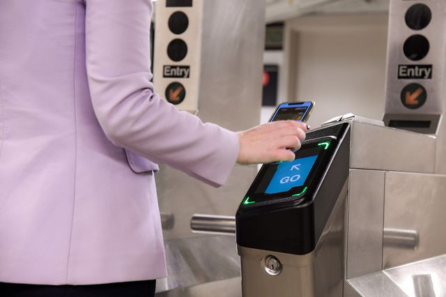 Contactless OMNY reader at the Eastern Parkway-Brooklyn Museum station.